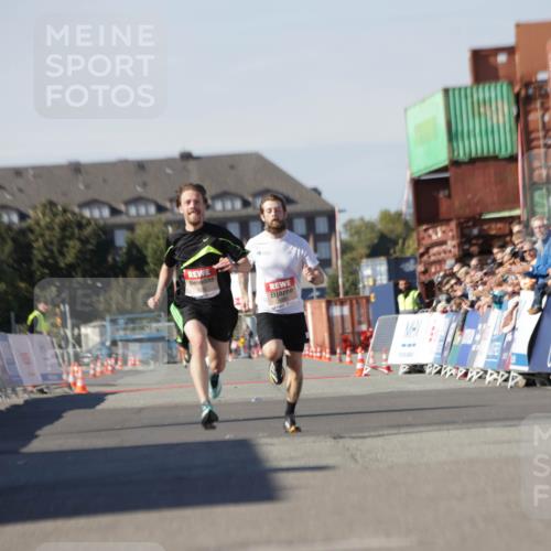 03.10.2025 - Köhlbrandbrückenlauf Jannik Wohlers http://msf.ph/oto/9080287 03.10.2025 12:50:03 Ziel 4035, 6086 meine-sportfotos.de