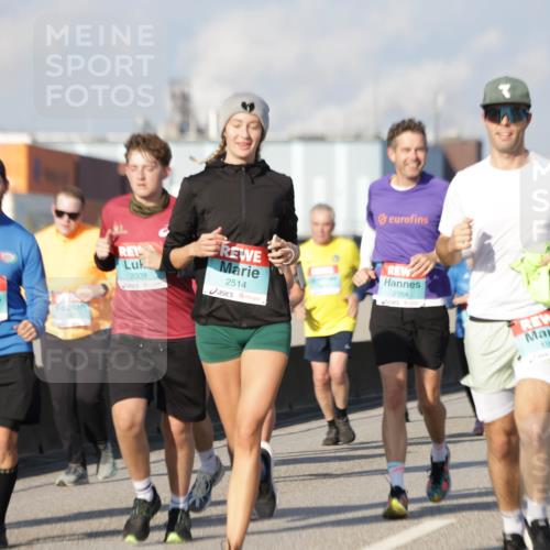 03.10.2025 - Köhlbrandbrückenlauf Jannik Wohlers http://msf.ph/oto/9080298 03.10.2025 10:01:53 Position 3 2009, 2010, 2514, 2984, 4, 1938 meine-sportfotos.de