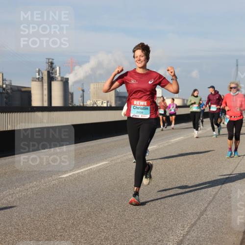 03.10.2025 - Köhlbrandbrückenlauf Lena Gebhardt http://msf.ph/oto/9080308 03.10.2025 10:03:46 Position 2 2439 meine-sportfotos.de