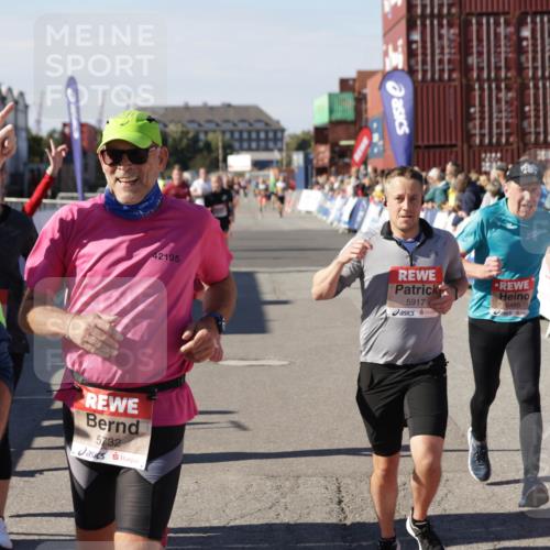 03.10.2025 - Köhlbrandbrückenlauf Jannik Wohlers http://msf.ph/oto/9080311 03.10.2025 13:17:48 Ziel 4410, 4645, 4679, 4829, 5168, 5339, 5685, 5731, 5732, 5917, 6153, 6331, 6388, 6435, 6485, 6704 meine-sportfotos.de