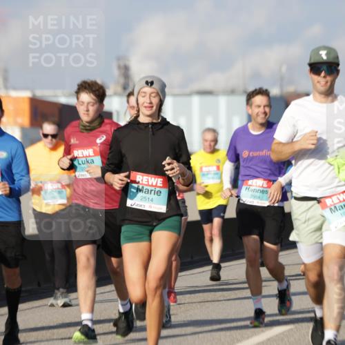 03.10.2025 - Köhlbrandbrückenlauf Jannik Wohlers http://msf.ph/oto/9080314 03.10.2025 10:01:53 Position 3 2010, 2514, 2984, 1938 meine-sportfotos.de