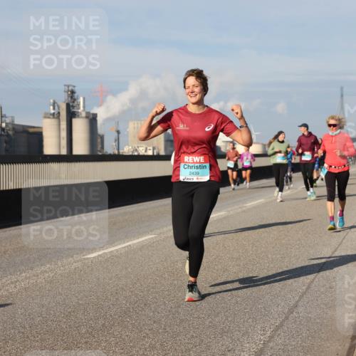 03.10.2025 - Köhlbrandbrückenlauf Lena Gebhardt http://msf.ph/oto/9080321 03.10.2025 10:03:46 Position 2 2439 meine-sportfotos.de