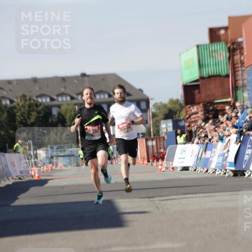 03.10.2025 - Köhlbrandbrückenlauf Jannik Wohlers http://msf.ph/oto/9080329 03.10.2025 12:50:04 Ziel 4035, 6086 meine-sportfotos.de