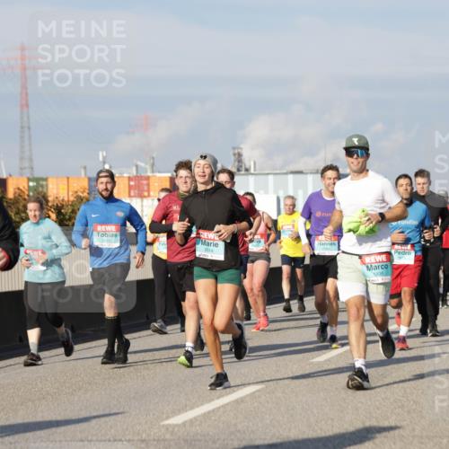 03.10.2025 - Köhlbrandbrückenlauf Jannik Wohlers http://msf.ph/oto/9080331 03.10.2025 10:01:54 Position 3 1778, 2010, 2514, 1938 meine-sportfotos.de