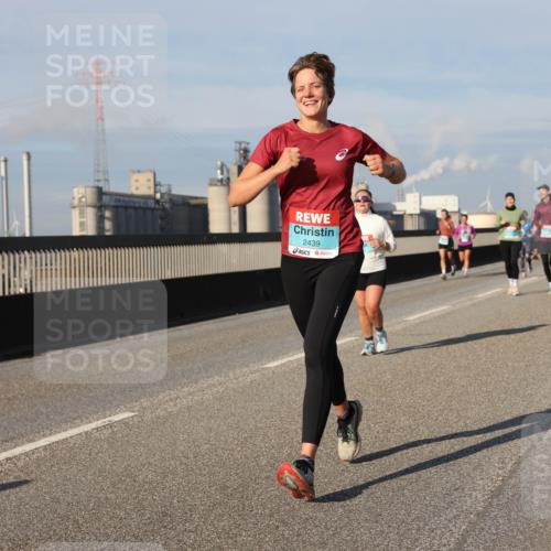 03.10.2025 - Köhlbrandbrückenlauf Lena Gebhardt http://msf.ph/oto/9080340 03.10.2025 10:03:47 Position 2 2439 meine-sportfotos.de