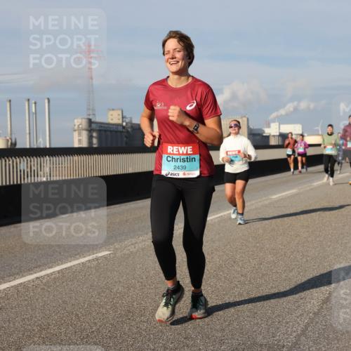 03.10.2025 - Köhlbrandbrückenlauf Lena Gebhardt http://msf.ph/oto/9080349 03.10.2025 10:03:47 Position 2 2439 meine-sportfotos.de