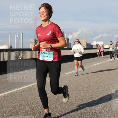 03.10.2025 - Köhlbrandbrückenlauf Lena Gebhardt http://msf.ph/oto/9080352 03.10.2025 10:03:47 Position 2 2439 meine-sportfotos.de