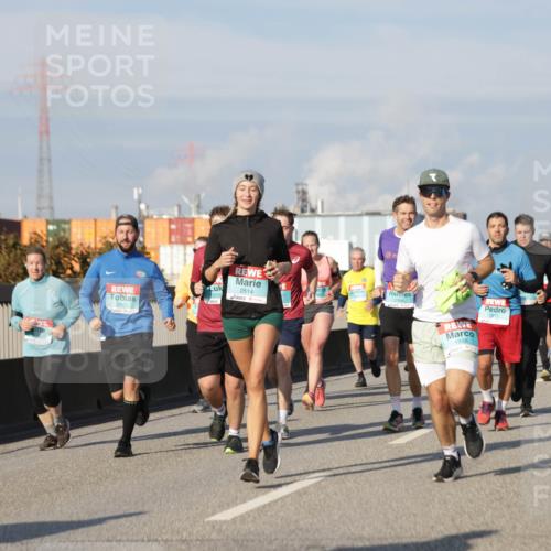 03.10.2025 - Köhlbrandbrückenlauf Jannik Wohlers http://msf.ph/oto/9080357 03.10.2025 10:01:54 Position 3 2514, 2010, 1938, 1815 meine-sportfotos.de