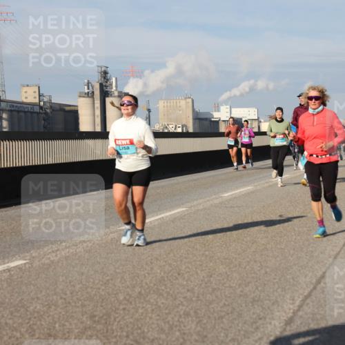 03.10.2025 - Köhlbrandbrückenlauf Lena Gebhardt http://msf.ph/oto/9080361 03.10.2025 10:03:47 Position 2 2340 meine-sportfotos.de