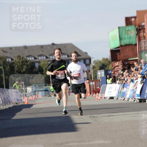 03.10.2025 - Köhlbrandbrückenlauf Jannik Wohlers http://msf.ph/oto/9080368 03.10.2025 12:50:04 Ziel 4035, 6086 meine-sportfotos.de