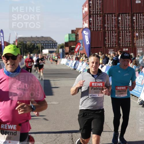 03.10.2025 - Köhlbrandbrückenlauf Jannik Wohlers http://msf.ph/oto/9080371 03.10.2025 13:17:49 Ziel 4410, 4645, 4679, 4829, 5168, 5339, 5685, 5731, 5732, 5917, 6153, 6331, 6435, 6485, 6704 meine-sportfotos.de