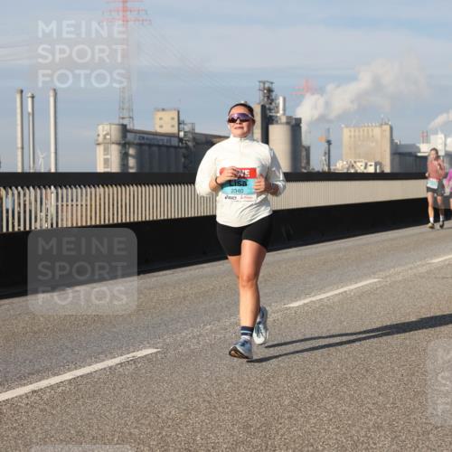 03.10.2025 - Köhlbrandbrückenlauf Lena Gebhardt http://msf.ph/oto/9080379 03.10.2025 10:03:48 Position 2 2340 meine-sportfotos.de