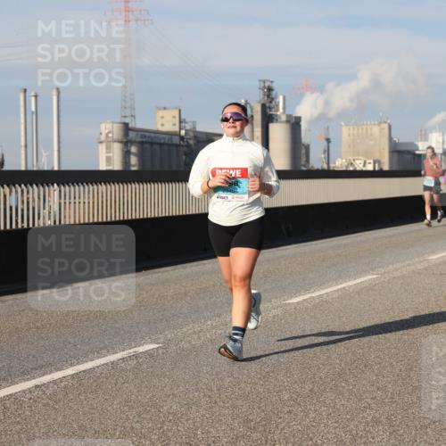03.10.2025 - Köhlbrandbrückenlauf Lena Gebhardt http://msf.ph/oto/9080383 03.10.2025 10:03:48 Position 2 2340 meine-sportfotos.de
