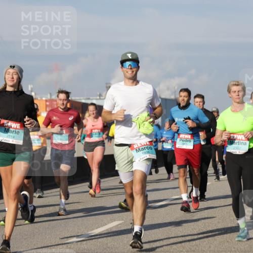 03.10.2025 - Köhlbrandbrückenlauf Jannik Wohlers http://msf.ph/oto/9080385 03.10.2025 10:01:55 Position 3 2010, 3762, 2514, 99, 1938, 1815, 2502 meine-sportfotos.de