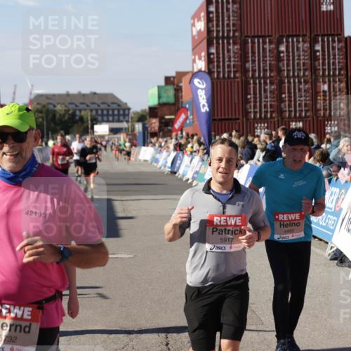 03.10.2025 - Köhlbrandbrückenlauf Jannik Wohlers http://msf.ph/oto/9080387 03.10.2025 13:17:49 Ziel 4410, 4645, 4679, 4829, 5168, 5339, 5685, 5731, 5732, 5917, 6153, 6331, 6435, 6485, 6704 meine-sportfotos.de
