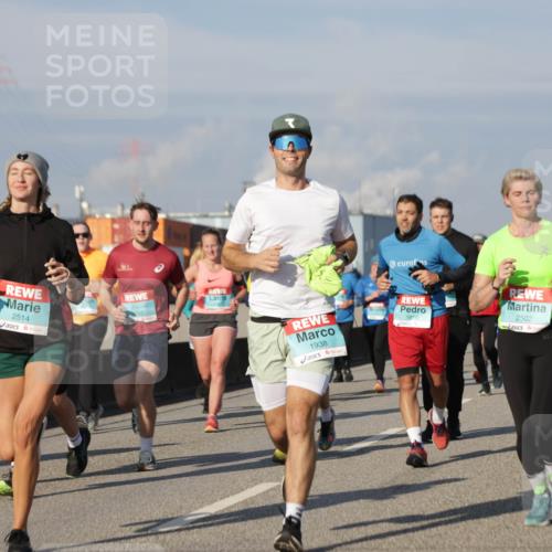 03.10.2025 - Köhlbrandbrückenlauf Jannik Wohlers http://msf.ph/oto/9080390 03.10.2025 10:01:55 Position 3 2010, 2514, 1938, 1815, 2502, 1920 meine-sportfotos.de
