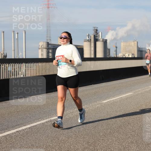 03.10.2025 - Köhlbrandbrückenlauf Lena Gebhardt http://msf.ph/oto/9080392 03.10.2025 10:03:48 Position 2 340 meine-sportfotos.de