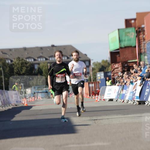 03.10.2025 - Köhlbrandbrückenlauf Jannik Wohlers http://msf.ph/oto/9080398 03.10.2025 12:50:04 Ziel 4035, 6086 meine-sportfotos.de