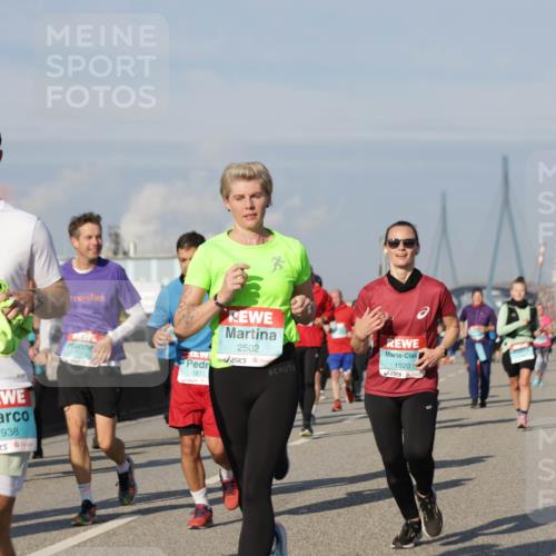 03.10.2025 - Köhlbrandbrückenlauf Jannik Wohlers http://msf.ph/oto/9080406 03.10.2025 10:01:56 Position 3 1938, 2984, 2502, 1920, 1815 meine-sportfotos.de