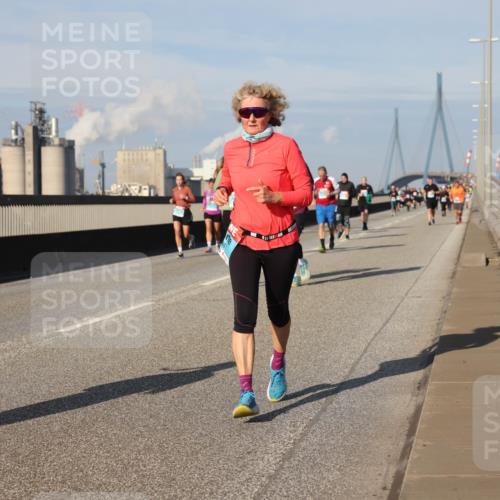 03.10.2025 - Köhlbrandbrückenlauf Lena Gebhardt http://msf.ph/oto/9080407 03.10.2025 10:03:49 Position 2  meine-sportfotos.de