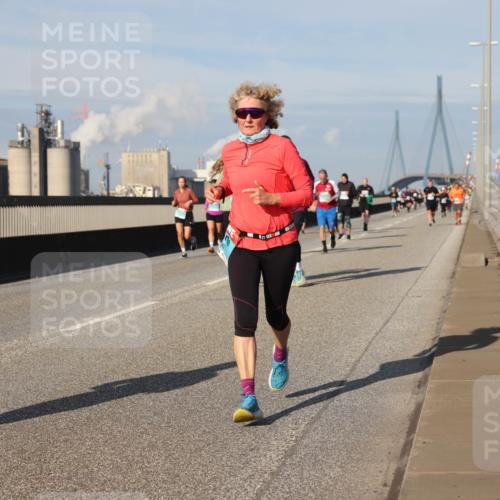 03.10.2025 - Köhlbrandbrückenlauf Lena Gebhardt http://msf.ph/oto/9080413 03.10.2025 10:03:49 Position 2 7 meine-sportfotos.de