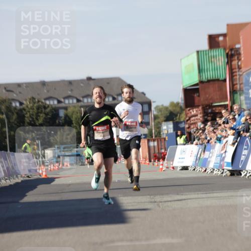 03.10.2025 - Köhlbrandbrückenlauf Jannik Wohlers http://msf.ph/oto/9080415 03.10.2025 12:50:04 Ziel 4035, 6086 meine-sportfotos.de