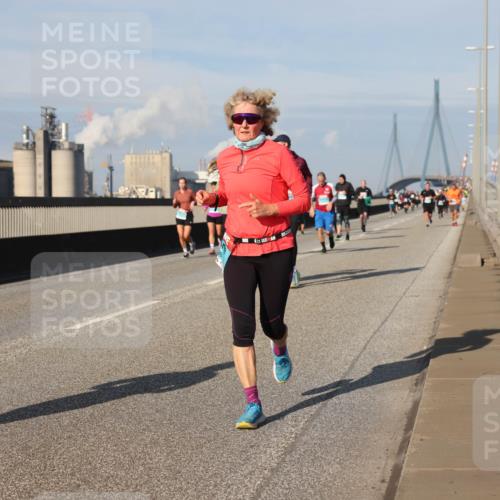 03.10.2025 - Köhlbrandbrückenlauf Lena Gebhardt http://msf.ph/oto/9080418 03.10.2025 10:03:49 Position 2  meine-sportfotos.de