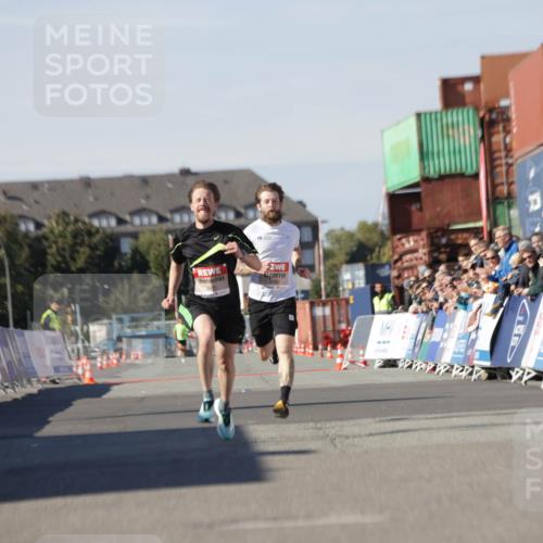 03.10.2025 - Köhlbrandbrückenlauf Jannik Wohlers http://msf.ph/oto/9080434 03.10.2025 12:50:04 Ziel 4035, 6086 meine-sportfotos.de