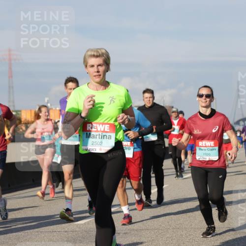 03.10.2025 - Köhlbrandbrückenlauf Jannik Wohlers http://msf.ph/oto/9080437 03.10.2025 10:01:56 Position 3 1938, 3762, 2502, 1920 meine-sportfotos.de