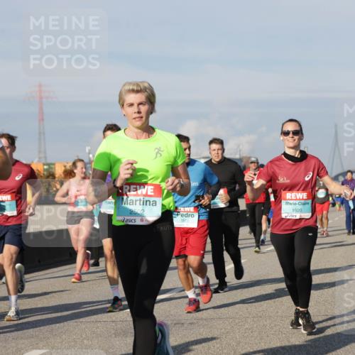 03.10.2025 - Köhlbrandbrückenlauf Jannik Wohlers http://msf.ph/oto/9080444 03.10.2025 10:01:56 Position 3 1938, 35, 298, 2502, 1815, 1920 meine-sportfotos.de