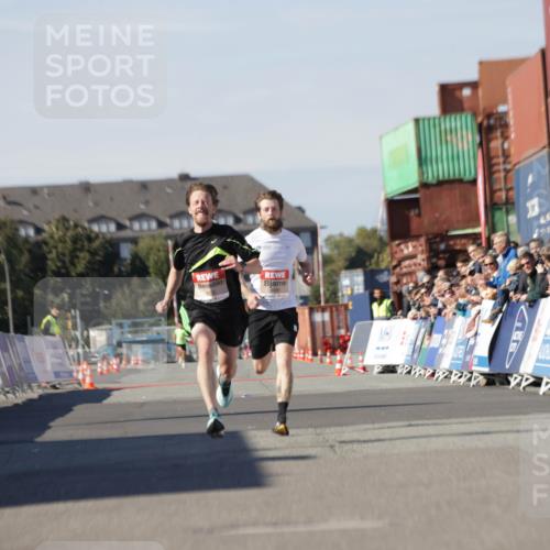 03.10.2025 - Köhlbrandbrückenlauf Jannik Wohlers http://msf.ph/oto/9080446 03.10.2025 12:50:04 Ziel 4035, 6086 meine-sportfotos.de