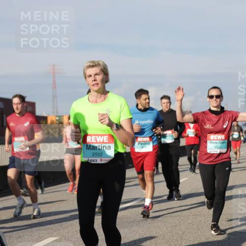 03.10.2025 - Köhlbrandbrückenlauf Jannik Wohlers http://msf.ph/oto/9080452 03.10.2025 10:01:57 Position 3 1938, 2502, 1920 meine-sportfotos.de