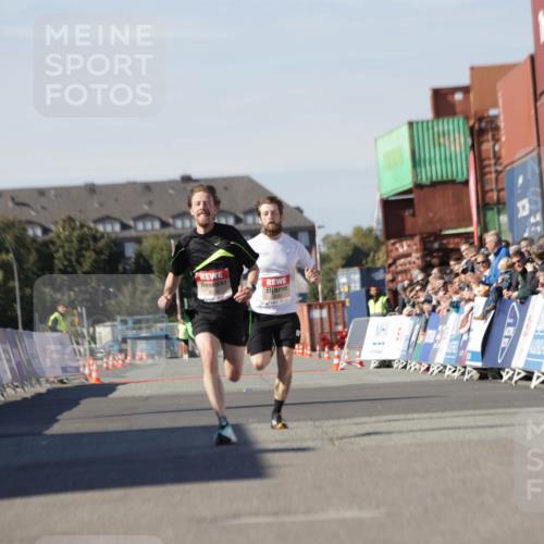 03.10.2025 - Köhlbrandbrückenlauf Jannik Wohlers http://msf.ph/oto/9080463 03.10.2025 12:50:04 Ziel 4035, 6086 meine-sportfotos.de