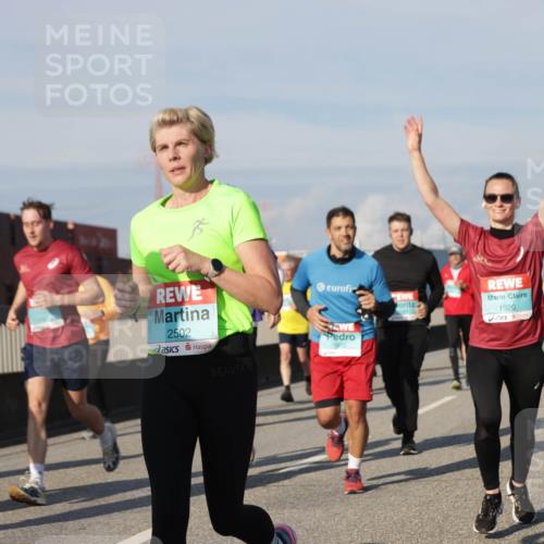 03.10.2025 - Köhlbrandbrückenlauf Jannik Wohlers http://msf.ph/oto/9080470 03.10.2025 10:01:57 Position 3 2502, 1815, 1920 meine-sportfotos.de