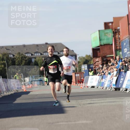 03.10.2025 - Köhlbrandbrückenlauf Jannik Wohlers http://msf.ph/oto/9080474 03.10.2025 12:50:04 Ziel 4035, 6086 meine-sportfotos.de