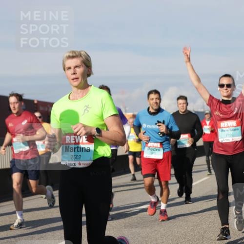 03.10.2025 - Köhlbrandbrückenlauf Jannik Wohlers http://msf.ph/oto/9080475 03.10.2025 10:01:57 Position 3 2502, 1920 meine-sportfotos.de