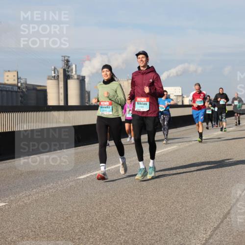 03.10.2025 - Köhlbrandbrückenlauf Lena Gebhardt http://msf.ph/oto/9080476 03.10.2025 10:03:51 Position 2 2310, 1160 meine-sportfotos.de