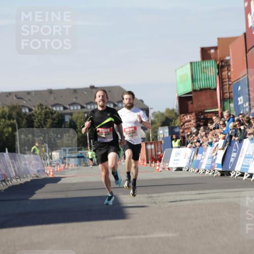 03.10.2025 - Köhlbrandbrückenlauf Jannik Wohlers http://msf.ph/oto/9080489 03.10.2025 12:50:04 Ziel 4035, 6086 meine-sportfotos.de