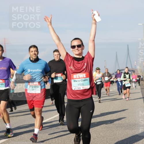 03.10.2025 - Köhlbrandbrückenlauf Jannik Wohlers http://msf.ph/oto/9080495 03.10.2025 10:01:57 Position 3 2984, 1815, 1920 meine-sportfotos.de