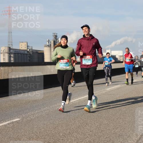 03.10.2025 - Köhlbrandbrückenlauf Lena Gebhardt http://msf.ph/oto/9080509 03.10.2025 10:03:51 Position 2 2310, 1160 meine-sportfotos.de