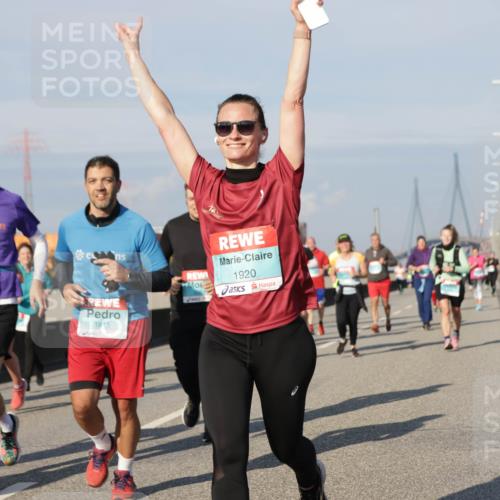 03.10.2025 - Köhlbrandbrückenlauf Jannik Wohlers http://msf.ph/oto/9080515 03.10.2025 10:01:58 Position 3 2984, 1815, 1920 meine-sportfotos.de