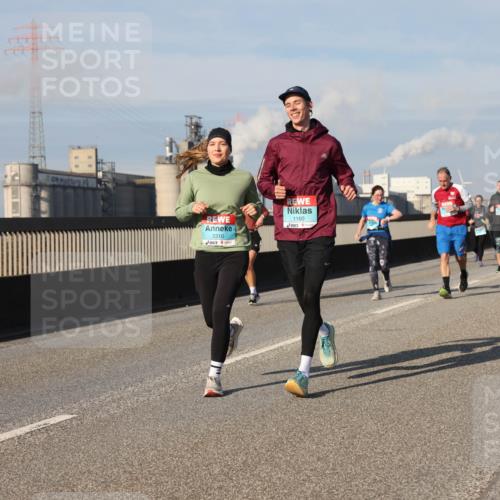 03.10.2025 - Köhlbrandbrückenlauf Lena Gebhardt http://msf.ph/oto/9080517 03.10.2025 10:03:51 Position 2 2310, 1160 meine-sportfotos.de