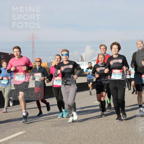 03.10.2025 - Köhlbrandbrückenlauf Jannik Wohlers http://msf.ph/oto/9080519 03.10.2025 09:54:07 Position 3 1755, 1355, 3010 meine-sportfotos.de