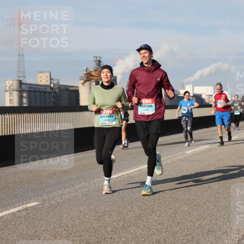 03.10.2025 - Köhlbrandbrückenlauf Lena Gebhardt http://msf.ph/oto/9080523 03.10.2025 10:03:51 Position 2 2310, 1160 meine-sportfotos.de