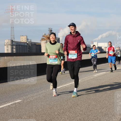 03.10.2025 - Köhlbrandbrückenlauf Lena Gebhardt http://msf.ph/oto/9080528 03.10.2025 10:03:51 Position 2 2310, 1160 meine-sportfotos.de