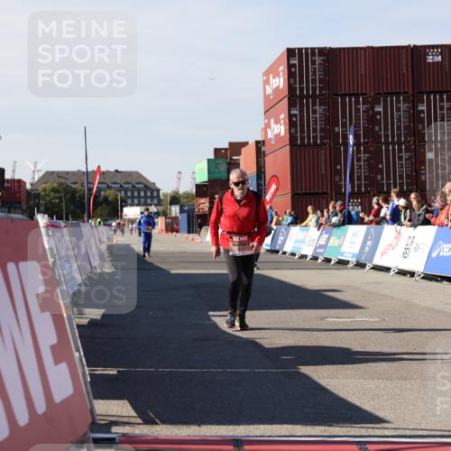03.10.2025 - Köhlbrandbrückenlauf Lena Gebhardt http://msf.ph/oto/9080531 03.10.2025 13:45:58 Ziel 4572, 5327, 5375, 5376, 5860, 6029 meine-sportfotos.de
