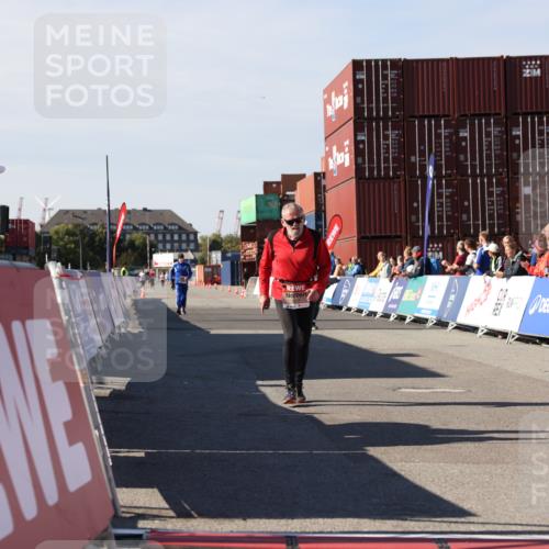 03.10.2025 - Köhlbrandbrückenlauf Lena Gebhardt http://msf.ph/oto/9080536 03.10.2025 13:45:58 Ziel 4572, 5327, 5375, 5376, 5860, 6029 meine-sportfotos.de