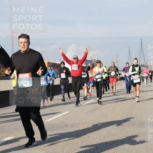 03.10.2025 - Köhlbrandbrückenlauf Jannik Wohlers http://msf.ph/oto/9080538 03.10.2025 10:01:59 Position 3 1815, 2361 meine-sportfotos.de