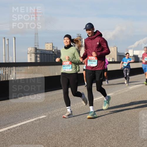 03.10.2025 - Köhlbrandbrückenlauf Lena Gebhardt http://msf.ph/oto/9080539 03.10.2025 10:03:52 Position 2 2310, 1160 meine-sportfotos.de