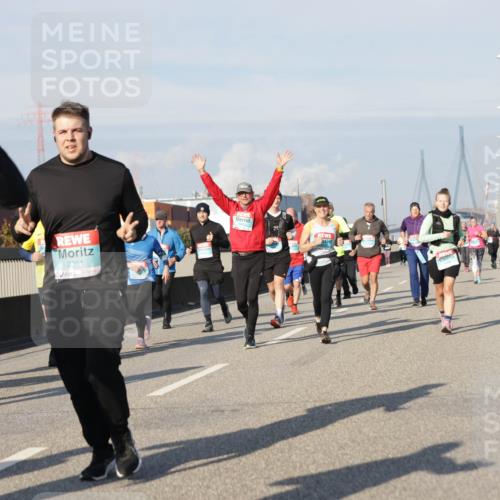03.10.2025 - Köhlbrandbrückenlauf Jannik Wohlers http://msf.ph/oto/9080546 03.10.2025 10:01:59 Position 3 15, 2361 meine-sportfotos.de